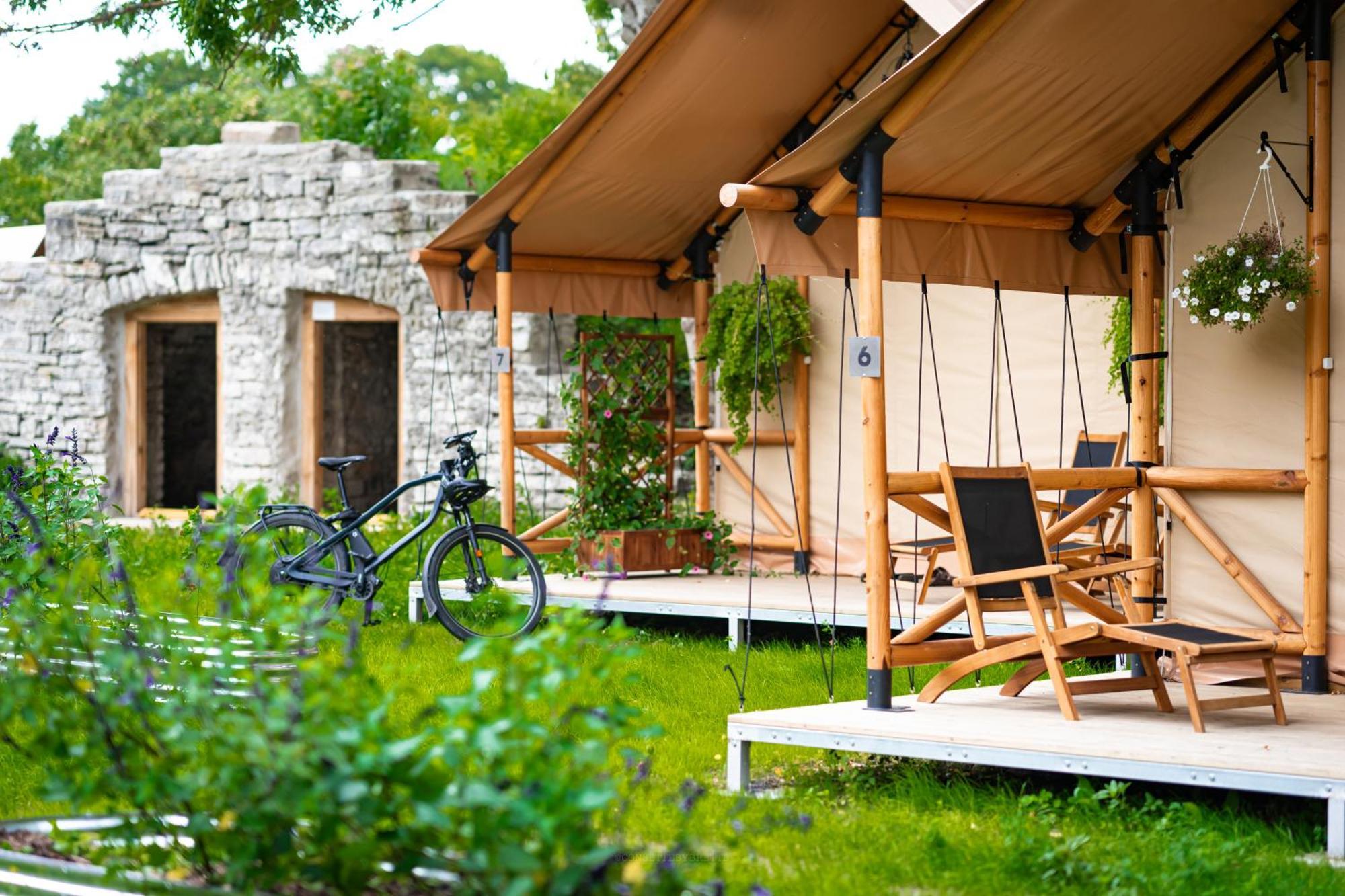 Mia Glamping Hotel Orissaare Exterior foto