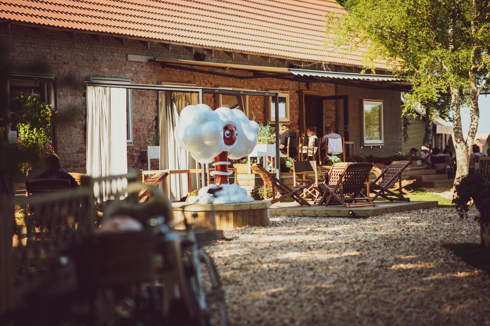 Mia Glamping Hotel Orissaare Exterior foto