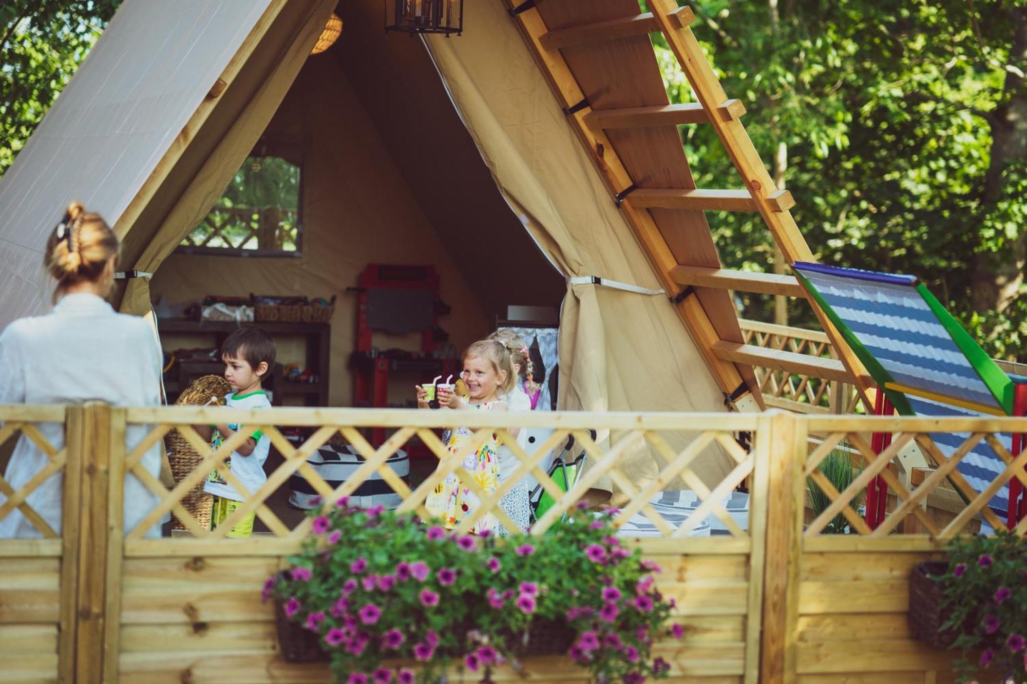 Mia Glamping Hotel Orissaare Exterior foto