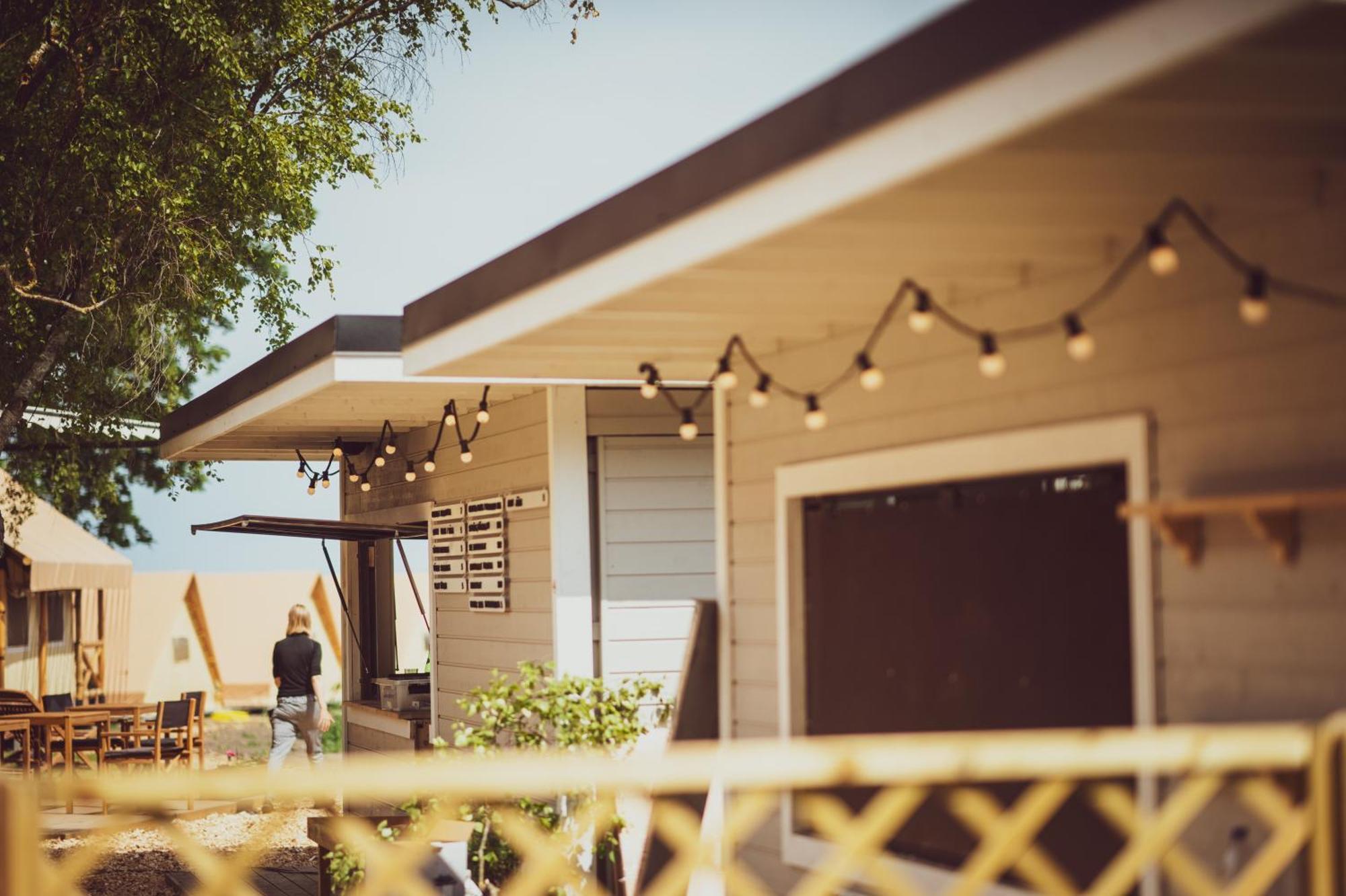 Mia Glamping Hotel Orissaare Exterior foto
