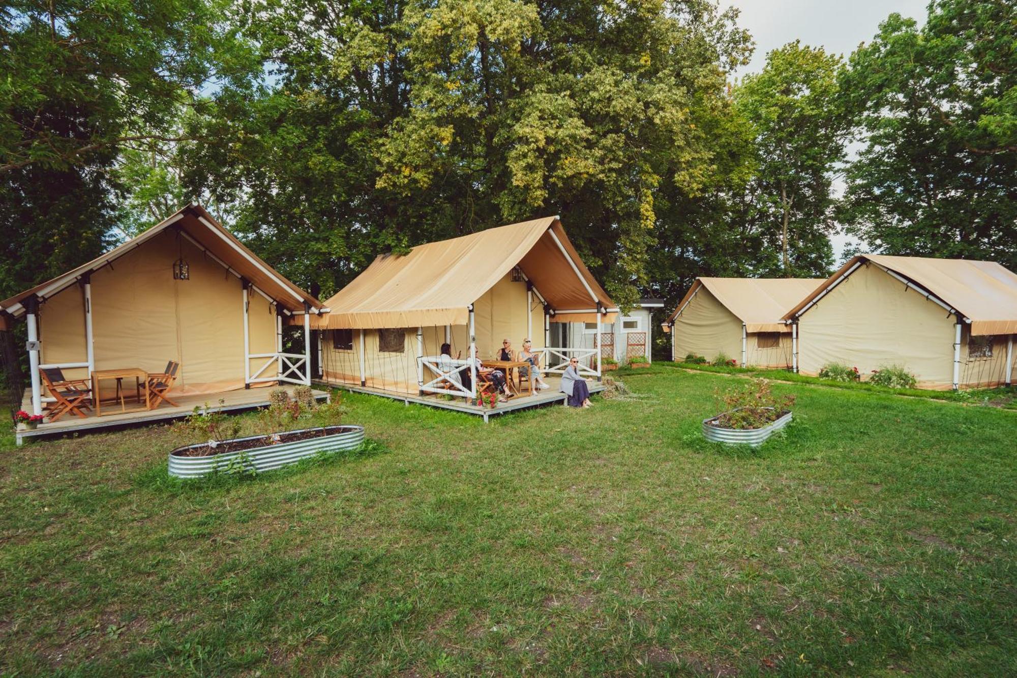 Mia Glamping Hotel Orissaare Exterior foto